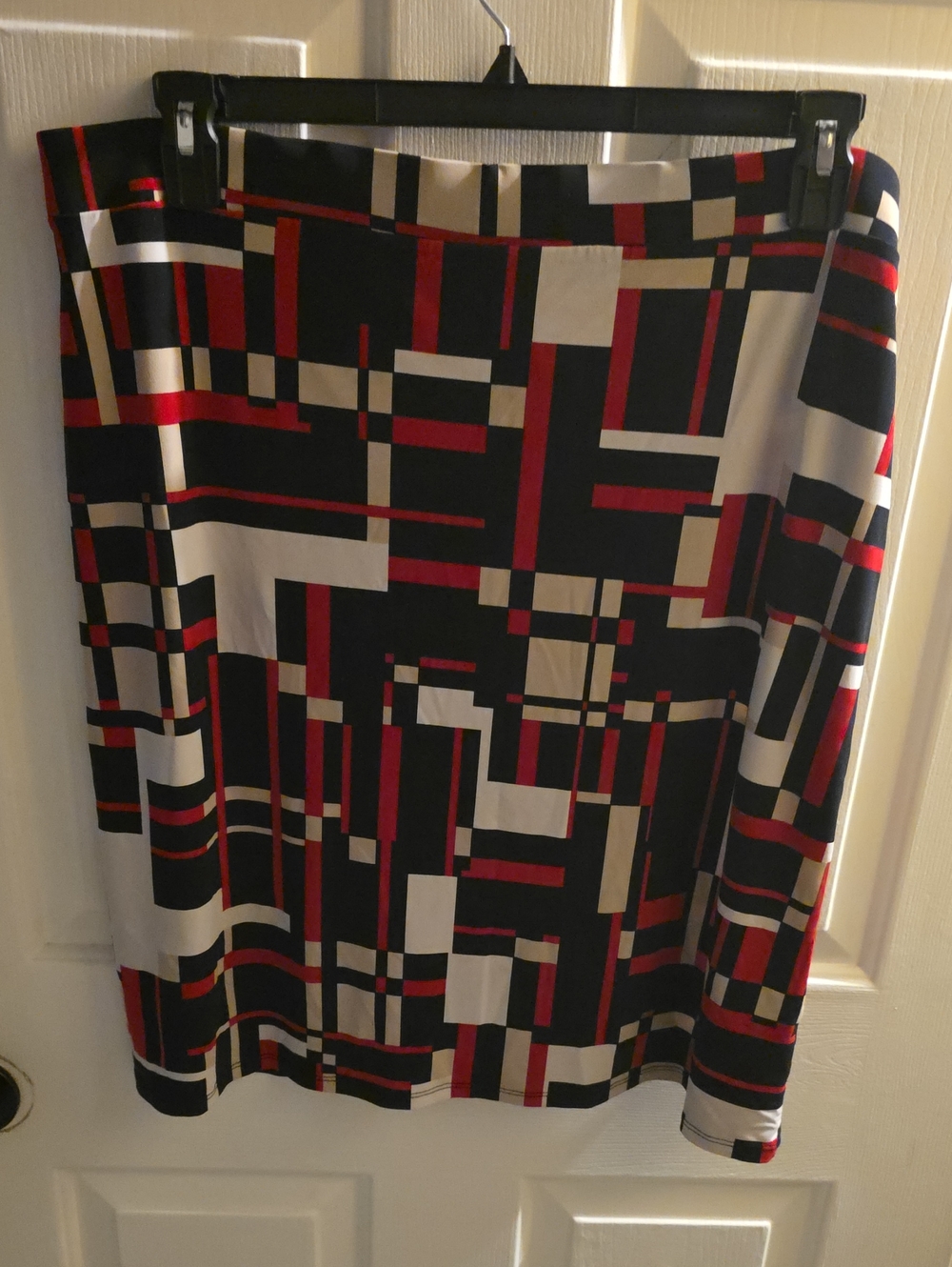 Casual Corner Geometric Pencil Skirt in Red, Black & White